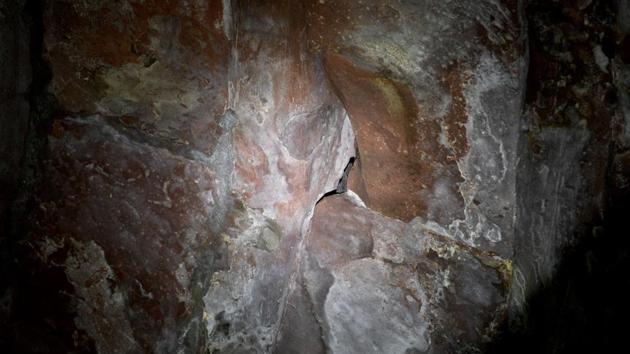 A rupture seen inside the dome of the Jama Masjid. The mosque is under the jurisdiction of Delhi Waqf Board but due to inadequate funds ASI had been doing its repair since 1956 under a special arrangement. (Sanchit Khanna / HT Photo)