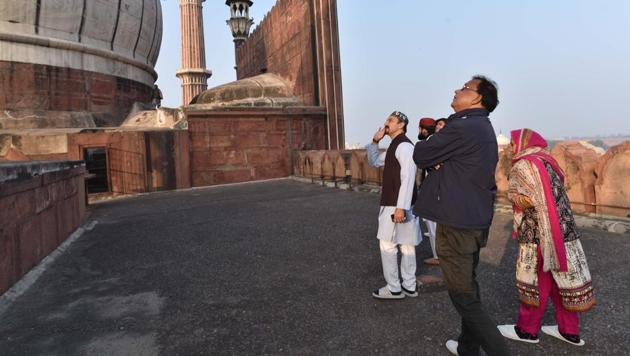 Teams of the Archaeological Survey of India (ASI), National Disaster Management Authority and Delhi Wakf Board inspect damage in the Jama Masjid in New Delhi on Thursday.(Sanchit Khanna / HT PHOTO) Teams of the Archaeological Survey of India (ASI), National Disaster Management Authority and Delhi Wakf Board inspect damage in the Jama Masjid in New Delhi on Thursday.(Sanchit Khanna / HT PHOTO)