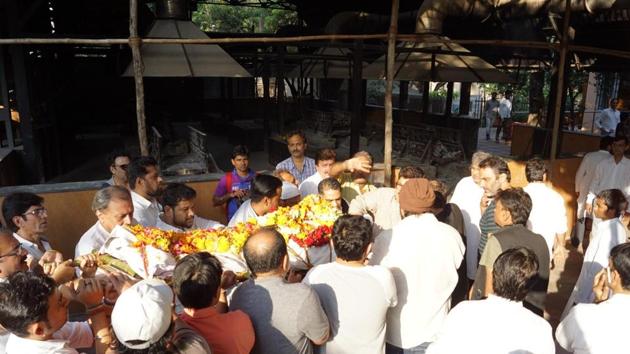 Mortal remains of actor, writer and director Neeraj Vora being taken for cremation in Mumbai on Dec 14, 2017. (IANS) Mortal remains of actor, writer and director Neeraj Vora being taken for cremation in Mumbai on Dec 14, 2017. (IANS)