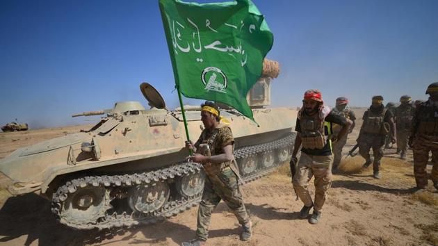 Shi'ite Popular Mobilization Forces (PMF) members and an Iraqi army military vehicle are seen on the outskirts of Tal Afar.(REUTERS File Photo) Shi'ite Popular Mobilization Forces (PMF) members and an Iraqi army military vehicle are seen on the outskirts of Tal Afar.(REUTERS File Photo)