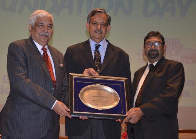 (From left) PGI director Rakesh Kapoor, ILHS director S K Sarin and PGI dean Rajan Saxena during the 34th foundation day of SGPGI. (HT Photo) (From left) PGI director Rakesh Kapoor, ILHS director S K Sarin and PGI dean Rajan Saxena during the 34th foundation day of SGPGI. (HT Photo)