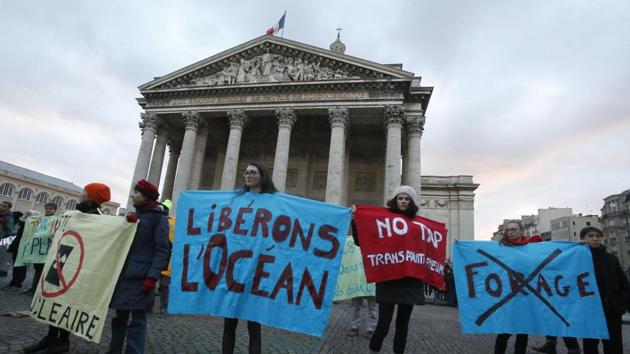 Environmental activists display placards as they protest at Pantheon monument in support of the Paris climate accord, in Paris. (AP File Photo) Environmental activists display placards as they protest at Pantheon monument in support of the Paris climate accord, in Paris. (AP File Photo)