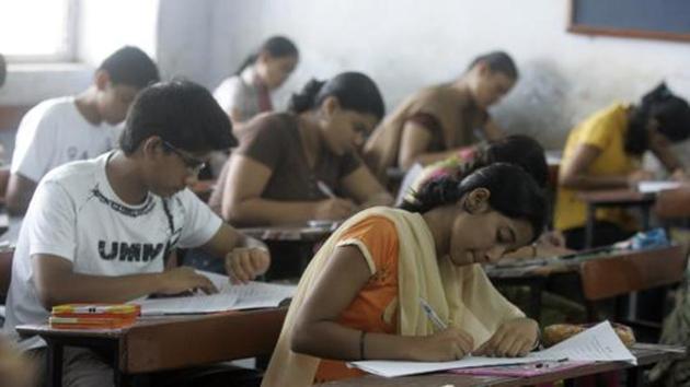 The result of the Uttar Pradesh Teachers Eligibility Test (UPTET) 2017 will be declared around 4pm on Friday, an official of the exam regulatory authority said.(HT file)