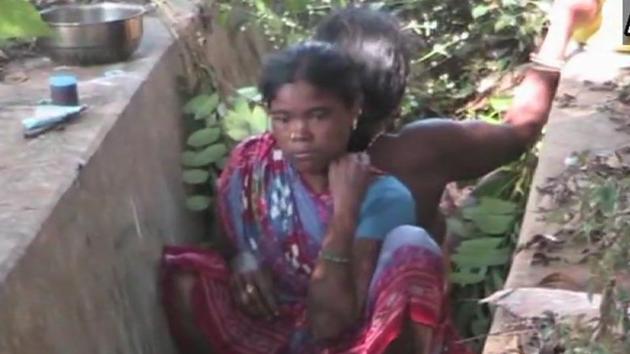 A woman gave birth to a baby in drain near a drain on hospital premises in Odisha’s Koraput district. (ANI) A woman gave birth to a baby in drain near a drain on hospital premises in Odisha’s Koraput district. (ANI)