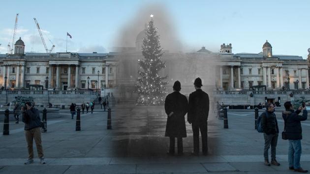 Trafalgar Square in 1948 and 2017 at Christmas time. In the 1948 photo, two policemen are seen regarding London’s 64 ft Christmas tree, a gift from Norway, (Chris J Ratcliffe /Getty Images) Trafalgar Square in 1948 and 2017 at Christmas time. In the 1948 photo, two policemen are seen regarding London’s 64 ft Christmas tree, a gift from Norway, (Chris J Ratcliffe /Getty Images)