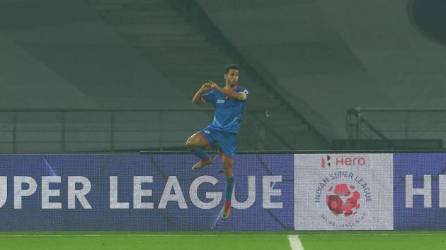 Ferran Corominas Telechea of FC Goa celebrates his goal against Delhi Dynamos FC in their Indian Super League (ISL) match on Saturday. between  (ISL / SPORTZPICS) 