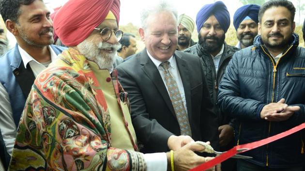 Irrigation and electricity minister Rana Gurjit inaugurating the paddy converts to pallets in Rajpura town on Friday, December 15, 2017.Photo by . (Bharat Bhushan Hindustan Times) Irrigation and electricity minister Rana Gurjit inaugurating the paddy converts to pallets in Rajpura town on Friday, December 15, 2017.Photo by . (Bharat Bhushan Hindustan Times)