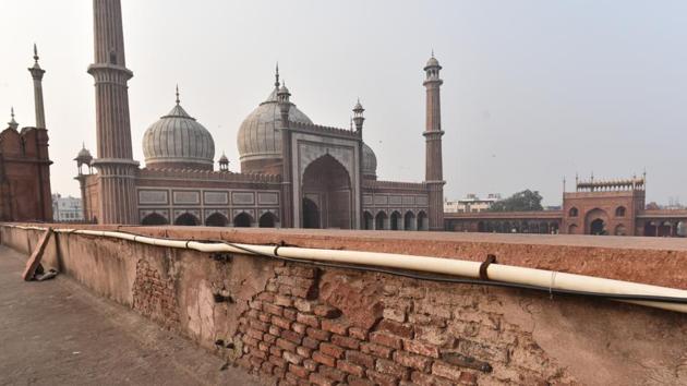 A government official said a team of senior officials of the district administration, DDMA, and the ASI will again carry out a joint inspection of the mosque to assess the damage on Saturday morning.(Sanchit Khanna/HT PHOTO) A government official said a team of senior officials of the district administration, DDMA, and the ASI will again carry out a joint inspection of the mosque to assess the damage on Saturday morning.(Sanchit Khanna/HT PHOTO)
