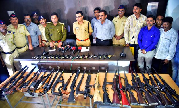 Nashik rural police with the seized arms near Chandwad toll naka on Agra-Mumbai highway.(Mayur Bargaje/ HT Photo)
