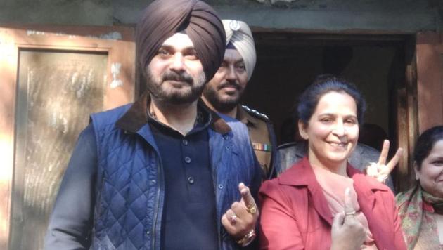Navjot Singh Sidhu with wife Navjot Kaur Sidhu in Amritsar.(Sameer Sehgal/HT) Navjot Singh Sidhu with wife Navjot Kaur Sidhu in Amritsar.(Sameer Sehgal/HT)
