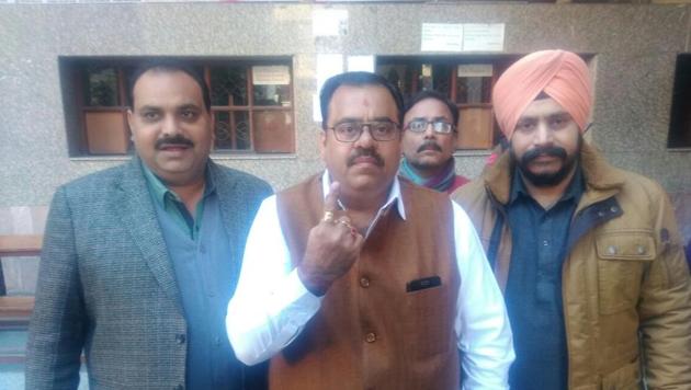 BJP national secretary Tarun Chugh outside the polling station after casting his vote during municipal corporation election in Amritsar on Sunday. (Sameer Sehgal/HT)