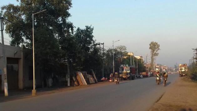 LED streetlight poles installed at a road from Rashtriya Foundry to Amritsar bypass in Batala. (HT Photo) LED streetlight poles installed at a road from Rashtriya Foundry to Amritsar bypass in Batala. (HT Photo)