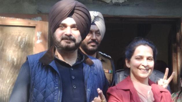 Punjab local bodies minister Navjot Singh Sidhu with wife Navjot Kaur Sidhu after casting vote in Amritsar. (Sameer sehgal/HT)