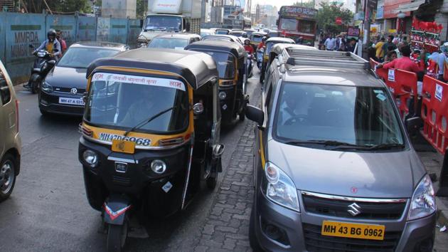Shoppers park their car on the road while auto stop to pick up fare. (Pramod Thakur/HT Photo) Shoppers park their car on the road while auto stop to pick up fare. (Pramod Thakur/HT Photo)