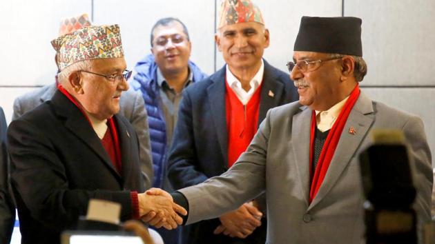 Chairman of Communist Party of Nepal (Unified Marxist-Leninist) KP Sharma Oli (left) shakes hands with the chairman of Communist Party of Nepal (Maoist Center) Pushpa Kamal Dahal ‘Prachanda’ during a news conference in Kathmandu on Sunday.(REUTERS)