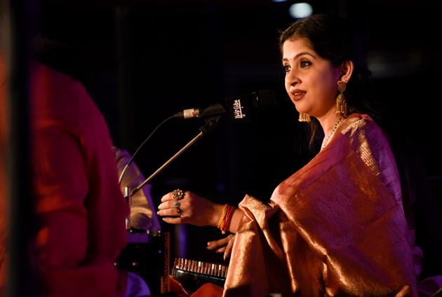 Kaushiki Chakravarti singing on day two of Sawai Gandharva Bhimsen Mahotsav at Ramanbaug on Thursday. (Sanket Wankhade/HT PHOTO) Kaushiki Chakravarti singing on day two of Sawai Gandharva Bhimsen Mahotsav at Ramanbaug on Thursday. (Sanket Wankhade/HT PHOTO)