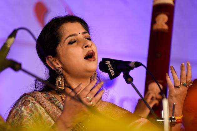 Kaushiki Chakravarti performing on the second day of the 65th edition of Sawai Gandharva Bhimsen Mahotsav at Ramanbaug on Thursday. (Sanket Wankhade/HT PHOTO) Kaushiki Chakravarti performing on the second day of the 65th edition of Sawai Gandharva Bhimsen Mahotsav at Ramanbaug on Thursday. (Sanket Wankhade/HT PHOTO)