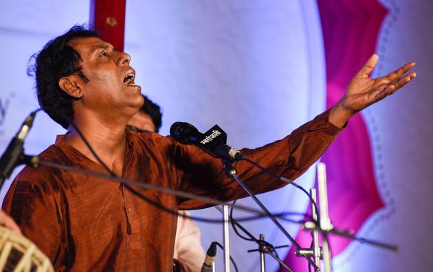 Tushar Dutta singing on the fourth day of the 65th Sawai Gandharva Bhimsen Mahotsav at Ramanbag on Saturday. (Sanket Wankhade/HT PHOTO) Tushar Dutta singing on the fourth day of the 65th Sawai Gandharva Bhimsen Mahotsav at Ramanbag on Saturday. (Sanket Wankhade/HT PHOTO)