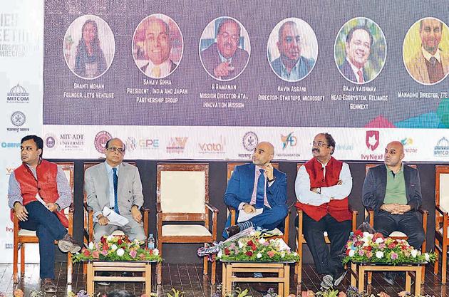 From (Left) Nikhil Agarwal, Makrand Jawadekar, Raj Barar, Ramanan, Sanjeev Sinha during the entrepreneur cafe at MIT in Pune on Sunday. (Shankar Narayan/HT PHOTO) From (Left) Nikhil Agarwal, Makrand Jawadekar, Raj Barar, Ramanan, Sanjeev Sinha during the entrepreneur cafe at MIT in Pune on Sunday. (Shankar Narayan/HT PHOTO)