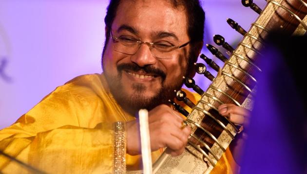 Kushal Das playing the Sitar on the third day of Sawai Gandharva Bhimsen Mahotsav on Friday. (Sanket Wankhade/HT PHOTO) Kushal Das playing the Sitar on the third day of Sawai Gandharva Bhimsen Mahotsav on Friday. (Sanket Wankhade/HT PHOTO)