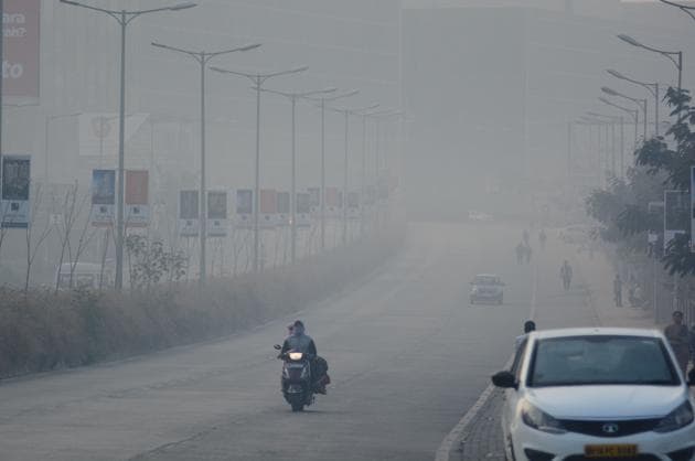 According to the India meteorological department (IMD), there was a sudden decrease in the minimum temperature in middle (madhya) Maharashtra and some parts of Vidarbha(Shankar Narayan/HT PHOTO)