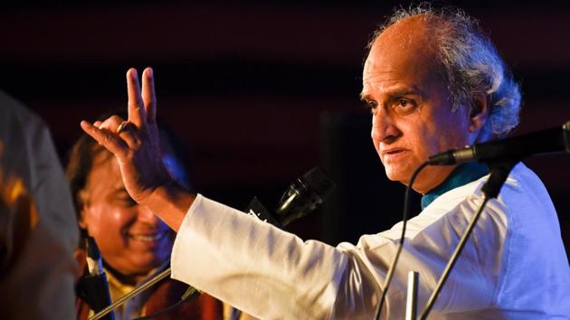 Pandit Ulhas Kashalkar performing the Raaga Nanda on the third day of the 65th edition of Sawai Gandharva Bhimsen Mahotsav at Ramanbaug on Friday. (Sanket Wankhade/HT PHOTO) Pandit Ulhas Kashalkar performing the Raaga Nanda on the third day of the 65th edition of Sawai Gandharva Bhimsen Mahotsav at Ramanbaug on Friday. (Sanket Wankhade/HT PHOTO)