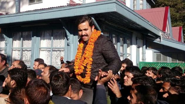 Congress candidate from Shimla (rural) Vikramaditya Singh celebrating victory after winning at his residence Holly Lodge. (Deepak Sansta/HT)