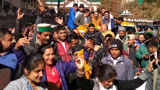 Congress candidate from Kasumpti, Anirudh singh celebrate his victory with supporters. Goa chief minister and former defence minister in the Modi government, Manohar Parrikar, says about Rahul Gandhi: “In his opening innings, he scored zero.” (Deepak Sansta / HT Photo) 