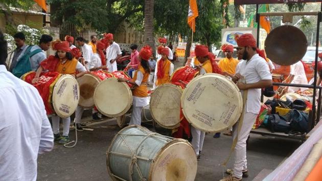 Celebrations outside the Bharatiya Janata Party’s office in Mumbai on Monday after trends shows that the party would win both Gujarat and Himachal Pradesh. (HT Photo) Celebrations outside the Bharatiya Janata Party’s office in Mumbai on Monday after trends shows that the party would win both Gujarat and Himachal Pradesh. (HT Photo)