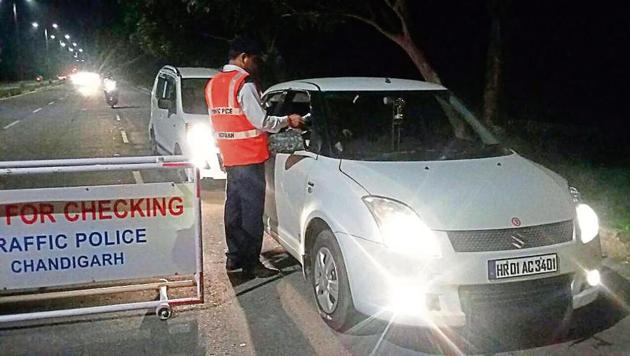 Cops fined 118 drivers for speeding and 142 persons for wrong parking in different parts of the city. (HT Photo) Cops fined 118 drivers for speeding and 142 persons for wrong parking in different parts of the city. (HT Photo)