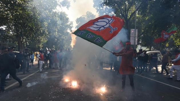 BJP workers celebrate as BJP is projected to win both Gujarat and Himachal Pradesh election 2017 at BJP HQ in New Delhi. (Sonu Mehta/HT Photo) BJP workers celebrate as BJP is projected to win both Gujarat and Himachal Pradesh election 2017 at BJP HQ in New Delhi. (Sonu Mehta/HT Photo)