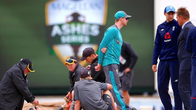 England were given hope early on Day 5 when it rained in between intervals in Perth. (REUTERS)