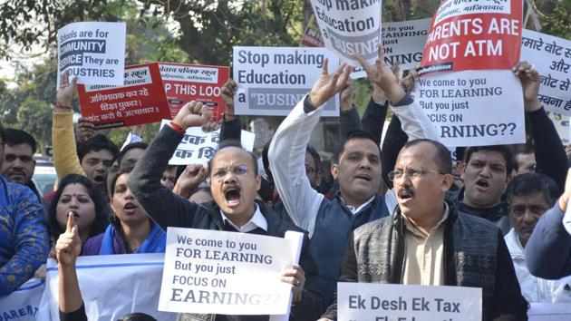 Members of various parents’ associations led a protest march, on Sunday. from Lohiya Nagar to the district headquarters against alleged ambiguities in the bill to regulate fee charged by private schools in the state. (Sakib Ali /HT Photo) Members of various parents’ associations led a protest march, on Sunday. from Lohiya Nagar to the district headquarters against alleged ambiguities in the bill to regulate fee charged by private schools in the state. (Sakib Ali /HT Photo)