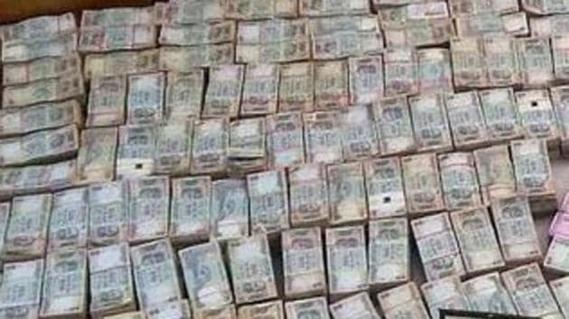 The Delhi Police on Monday arrested three persons and seized fake currency notes with a face value of Rs5.5 lakh. The Delhi Police on Monday arrested three persons and seized fake currency notes with a face value of Rs5.5 lakh.