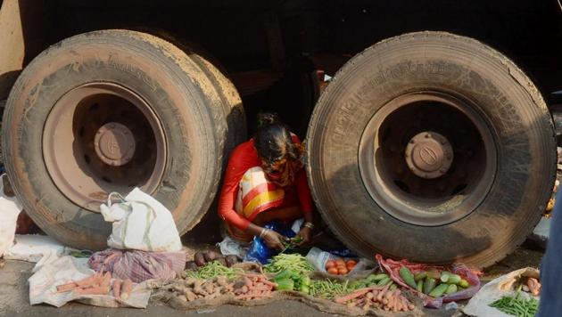 The experts suggests India needs to promote investment and improve the living conditions of its population.(PTI) The experts suggests India needs to promote investment and improve the living conditions of its population.(PTI)