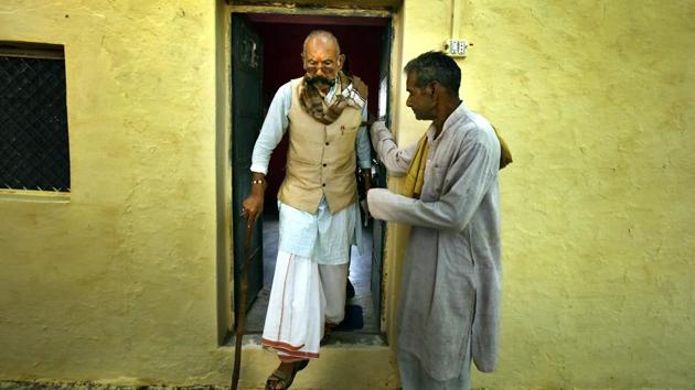 Former dacoit Mohar Singh is over eighty now. Dressed in a dhoti-kurta and Nehru jacket, Mohar Singh is the picture of a respected village elder. But he confides that he had 400 cases of murder registered against him when he surrendered. (Raj K Raj / HT Photo)