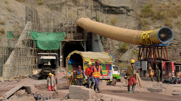 Chinese and Pakistani engineers at the entrance of the power station. The Indus River --into which the waters of the Neelum ultimately flow-- is one of the longest on the continent, cutting through ultra-sensitive borders in the region. It rises in Tibet, crosses Kashmir and waters 65% of Pakistan’s territory before flowing into the Indian Ocean. (Sajjad Qayyum / AFP)