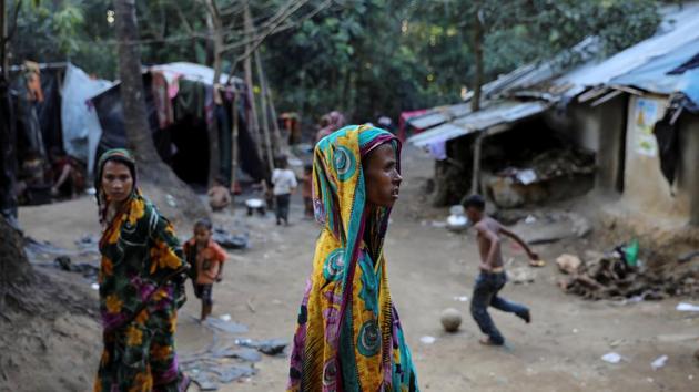Rohingya refugees walk through the Kutupalong Hindu refugee camp near Cox's Bazar, Bangladesh December 17, 2017. (REUTERS Representative Photo) Rohingya refugees walk through the Kutupalong Hindu refugee camp near Cox's Bazar, Bangladesh December 17, 2017. (REUTERS Representative Photo)