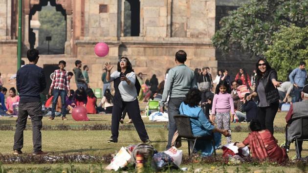 According to the Met department, the minimum for the day was just about right for this time of the year even as the maximum temperature is likely to touch 23.6 degree Celsius later in the day. (Sanjeev Verma/HT FILE) According to the Met department, the minimum for the day was just about right for this time of the year even as the maximum temperature is likely to touch 23.6 degree Celsius later in the day. (Sanjeev Verma/HT FILE)