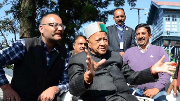 Before going to the home station Rampur for vote casting chief minister Virbhadra Singh talking with party workers at his hose Holly Lodge, Shimla on Wednesday, November 08 2017. (HT File Photo) Before going to the home station Rampur for vote casting chief minister Virbhadra Singh talking with party workers at his hose Holly Lodge, Shimla on Wednesday, November 08 2017. (HT File Photo)