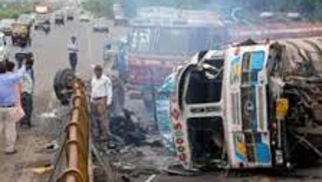The state government has rolled out an intensive campaign to prevent road accidents in Bengal. (HT Photo) The state government has rolled out an intensive campaign to prevent road accidents in Bengal. (HT Photo)