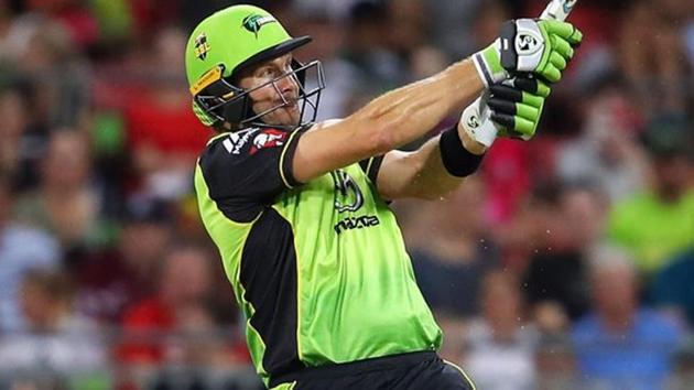 Shane Watson’s 46-ball 77 guided Sydney Thunder to a thrilling win over Sydney Sixers in the opening game of the seventh edition of the Big Bash League (BBL).(Twitter)