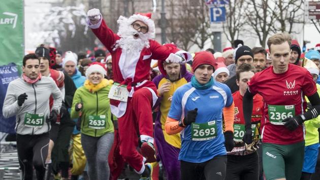 Photos: Santa Claus’ quirky antics as he lives it up before Christmas ...