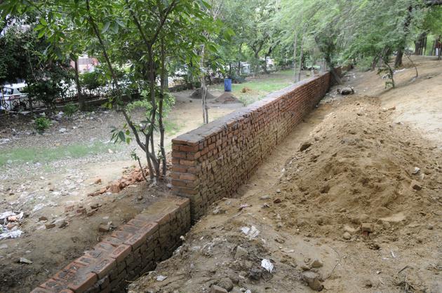 Jharsa bundh is among several existing water bodies in the city to be revived by the MCG.(HT FILE) Jharsa bundh is among several existing water bodies in the city to be revived by the MCG.(HT FILE)