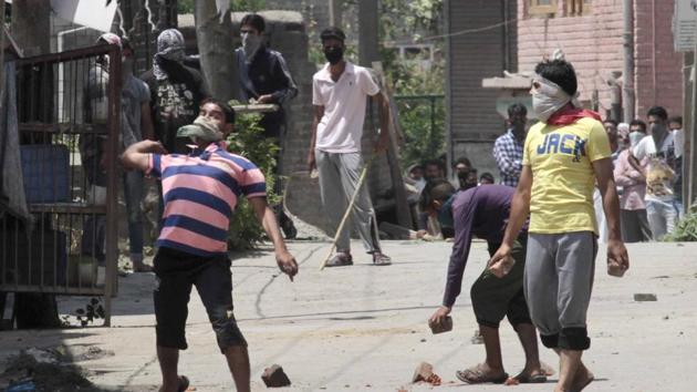 A Kashmiri protester throws stone at policemen during clashes after a protest against civilian killings in Kashmir, in Srinagar on July 23, 2016.(Waseem Andrabi / HT File Photo)