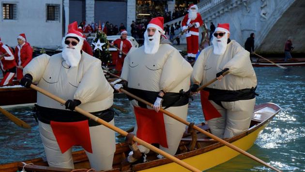 Not wanting to get his robes wet, Santa turned sumo wrestler during a Christmas regatta in Venice. (Manuel Silvestri / REUTERS)