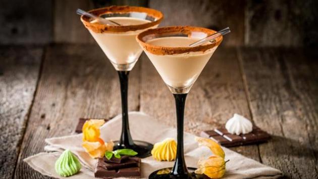 Cocktails are a great hit at house parties. (Istock) Cocktails are a great hit at house parties. (Istock)