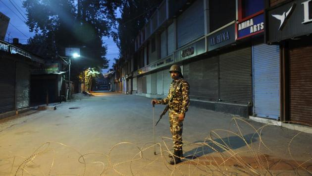 A paramilitary soldier stands guard during a curfew in Srinagar in August. (Waseem Andrabi / HT Photo) A paramilitary soldier stands guard during a curfew in Srinagar in August. (Waseem Andrabi / HT Photo)