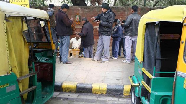 Auto rickshaw drivers at Ram Hazoor’s dal-chawal stall on Kasturba Gandhi Marg. (Mayank Austen Soofi / HT Photo) Auto rickshaw drivers at Ram Hazoor’s dal-chawal stall on Kasturba Gandhi Marg. (Mayank Austen Soofi / HT Photo)