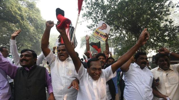 DMK supporters celebrate outside the Patiala House court in New Delhi on Thursday. (Sonu Mehta/HT photo) DMK supporters celebrate outside the Patiala House court in New Delhi on Thursday. (Sonu Mehta/HT photo)